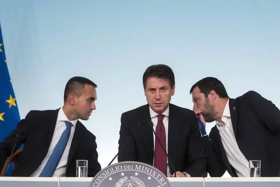 La conferenza stampa del premier Conte e dei due vice Di Maio e Salvini (Ansa)