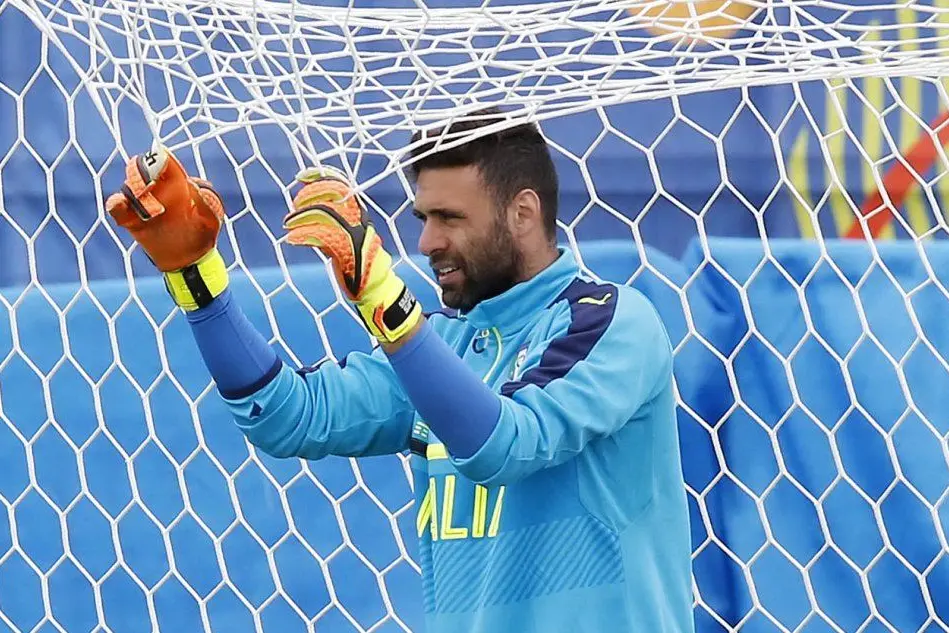 Il portiere Salvatore Sirigu