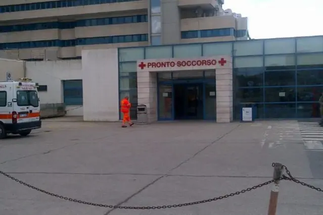 Il Pronto soccorso dell'ospedale Brotzu di Cagliari (Ansa)