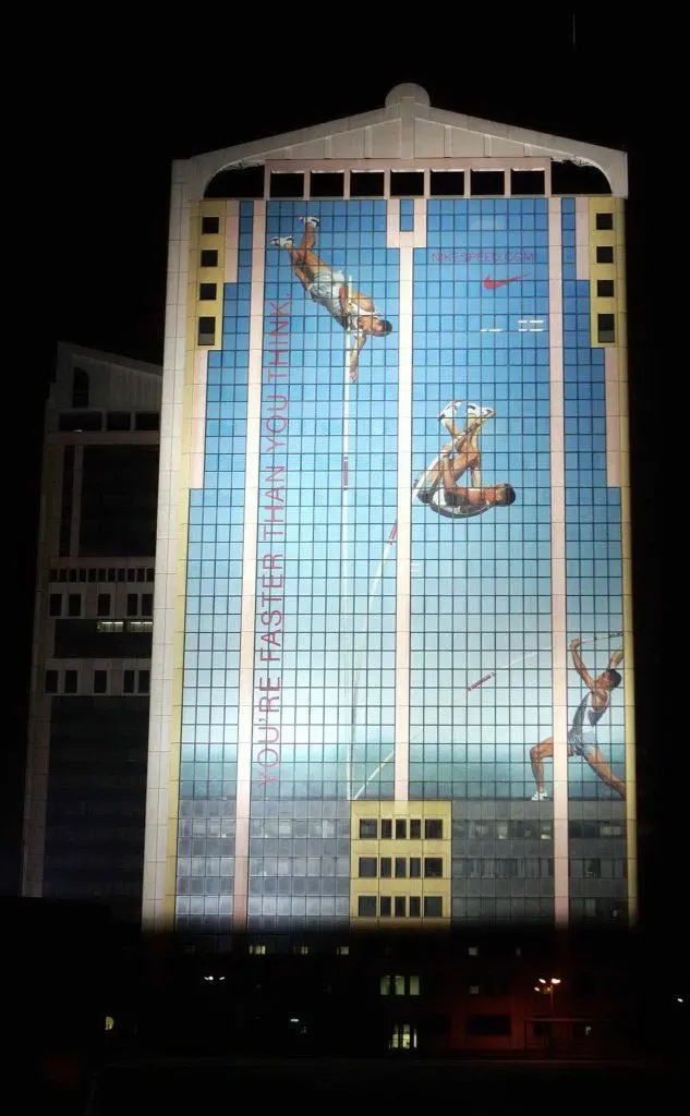 Milano, Grattacielo Garibaldi: la più grande affissione della Nike in Italia