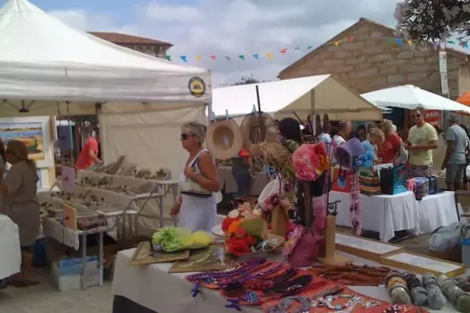 Il mercato di San Pantaleo (Archivio)