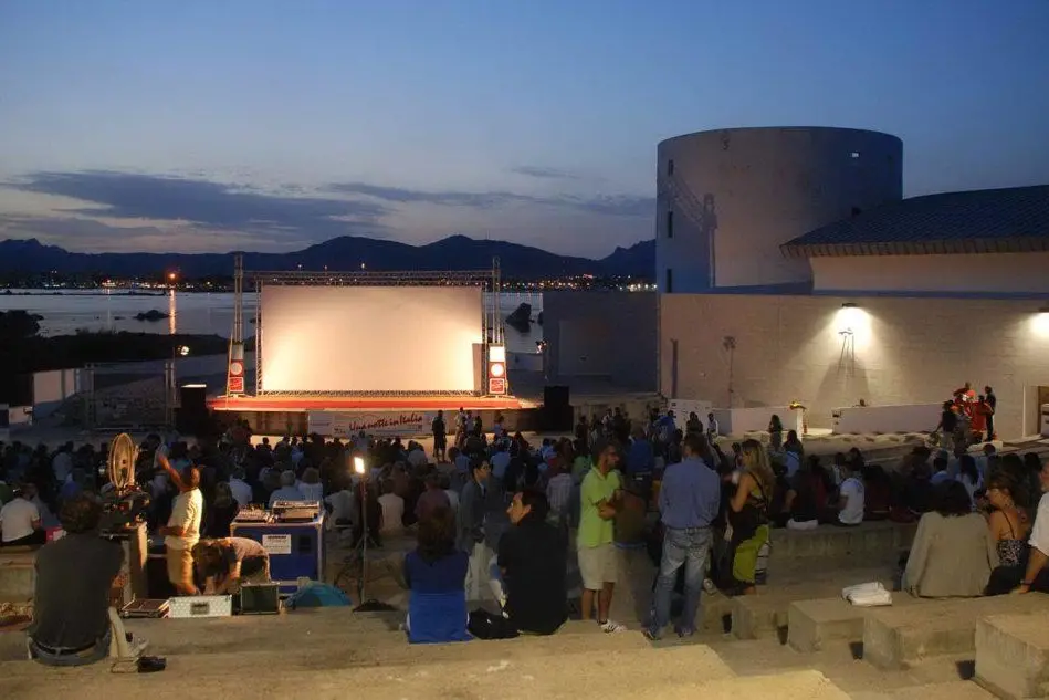 Una serata nel teatro Michelucci (foto Satta/archivio L'Unione Sarda)