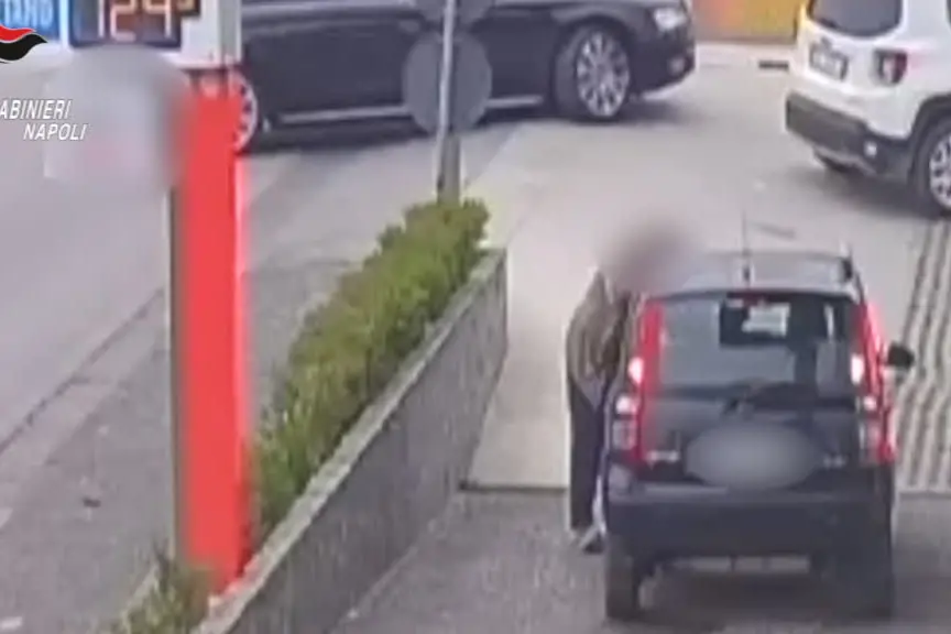 Aggredisce la ex al distributore, arrestato a Somma Vesuviana