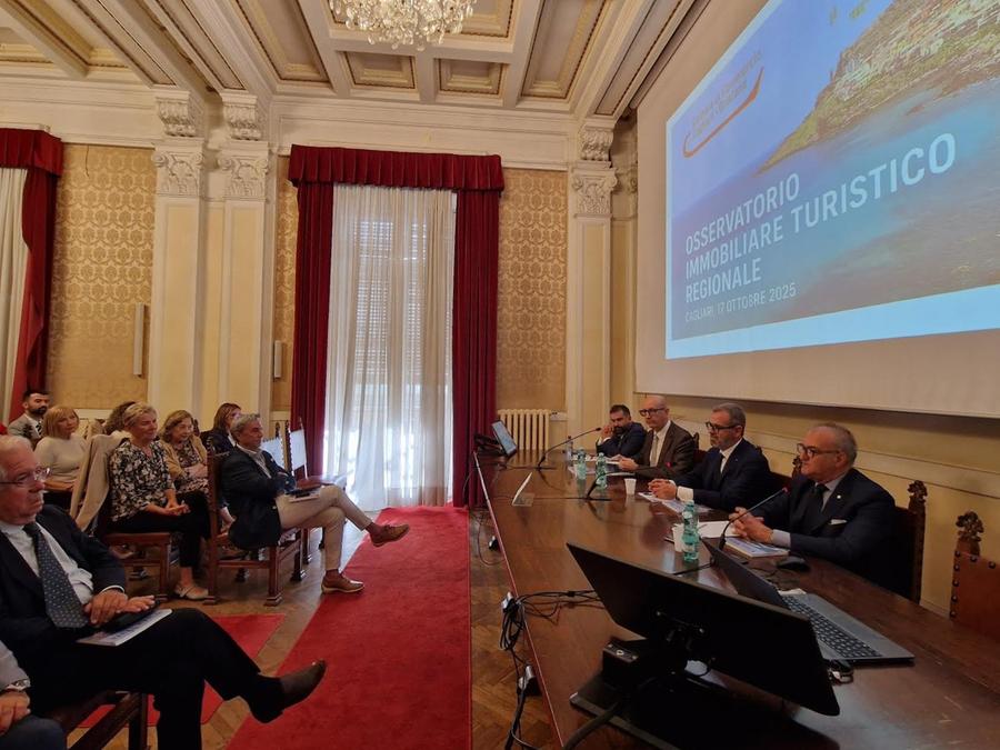 Case sulle coste sarde, un valore minacciato dall’assalto eolico