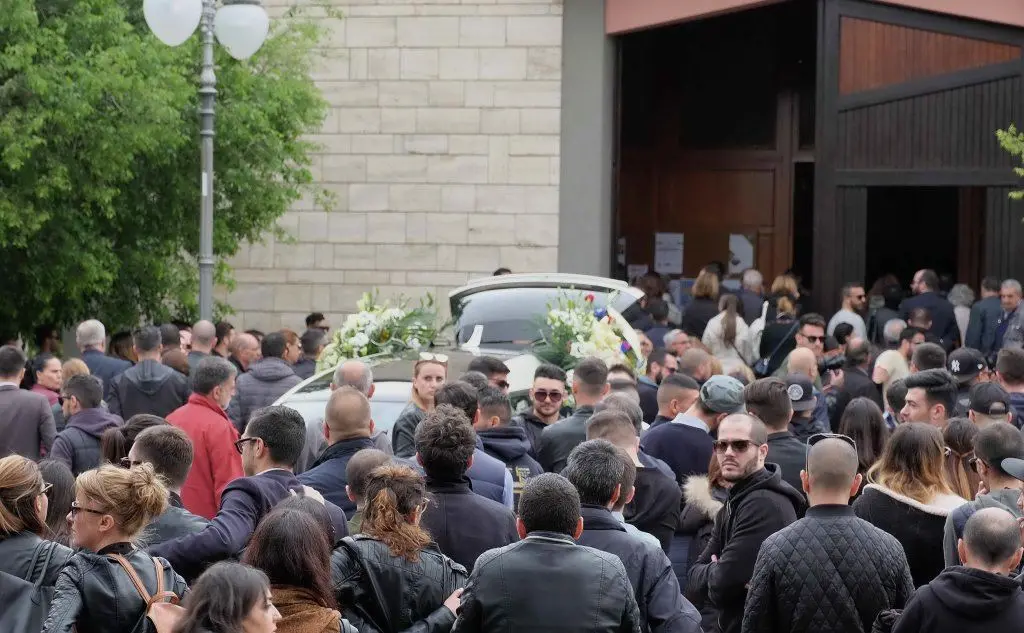La folla al funerale di Marcello Dessì (foto Ungari)