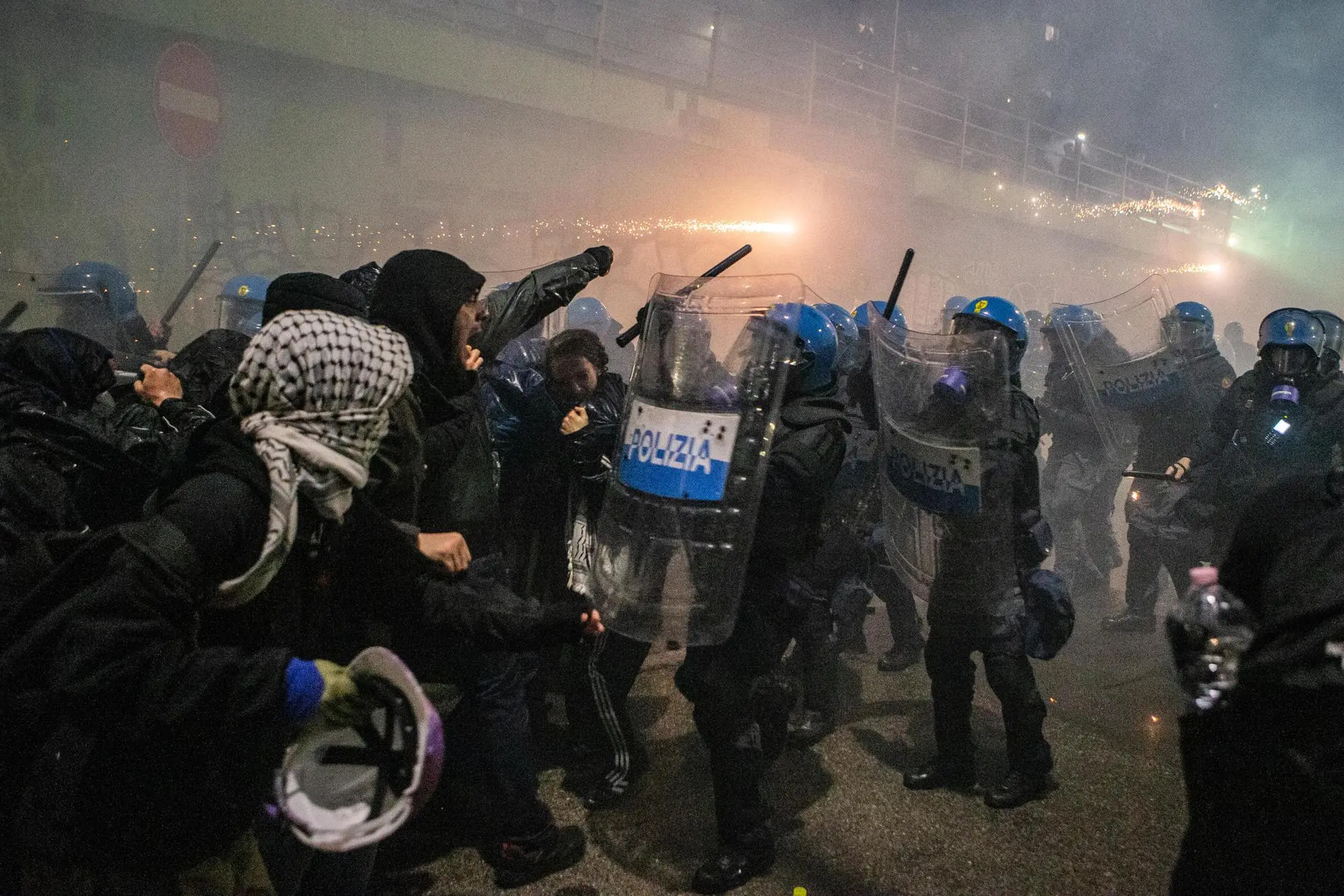Clashes with police during the protest against the Milano Cortina 2026 Winter Olympic Games in Milan, Italy, 07 February 2026. ANSA/DAVIDE CANELLA
