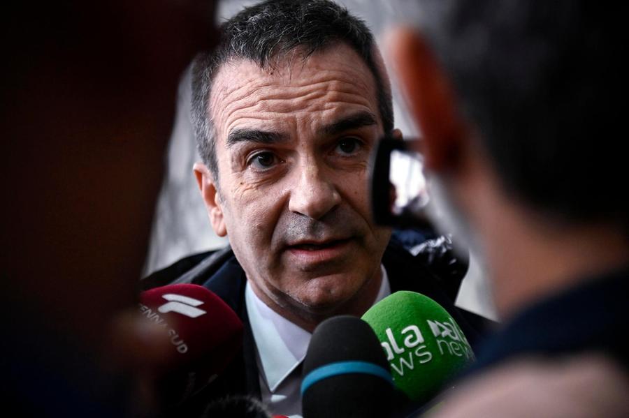Il presidente della Calabria Occhiuto si dimette e si ricandida: «Non mi faccio fermare». È indagato per corruzione