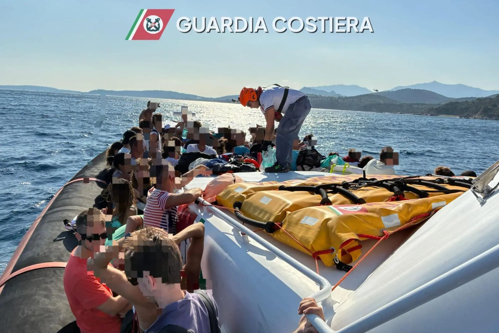 A Punta Molentis nell'area di Villasimius le fiamme sono arrivate a ridosso della spiaggia bloccando le possibili vie di fuga ai bagnanti, mobilitatando anche la Capitaneria di porto di Cagliari per le operazioni di soccorso dal mare. 27 luglio 2025. ANSA/GUARDIA COSTIERA + UFFICIO STAMPA, PRESS OFFICE, HANDOUT PHOTO, NO SALES, EDITORIAL USE ONLY + NPK