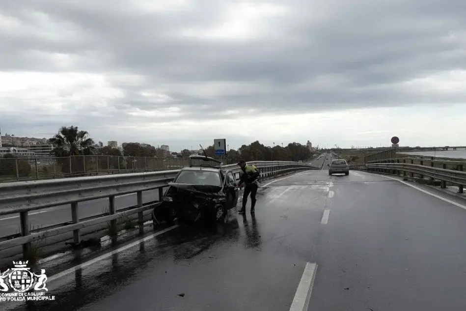 L'auto coinvolta nell'incidente (foto Polizia municipale)