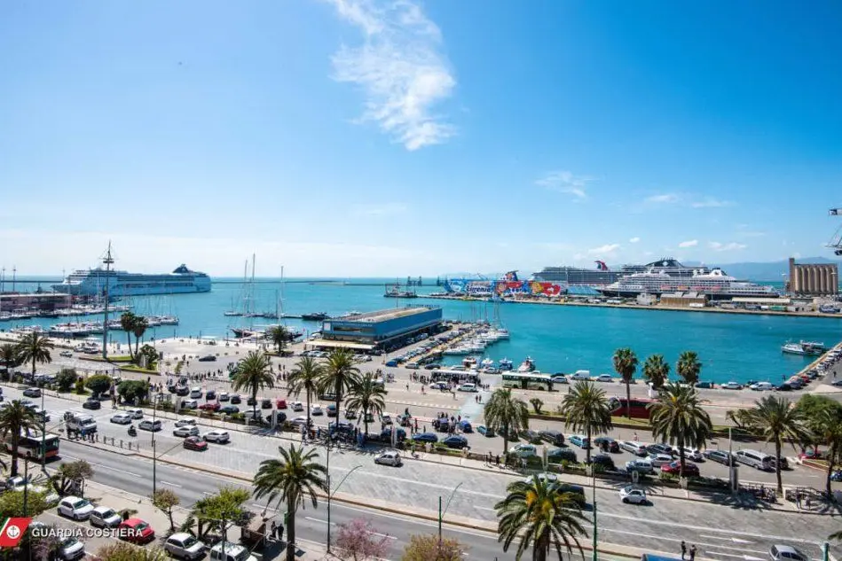 Il porto di Cagliari (foto Guardia costiera)