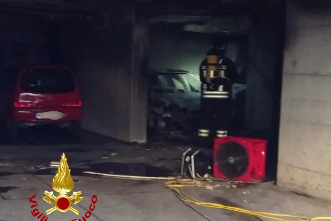 L'intervento dei vigili del fuoco a Sassari