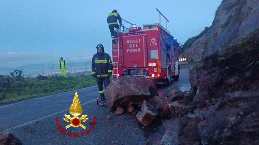 Frana sulla Statale tra Alghero e Villanova Monteleone