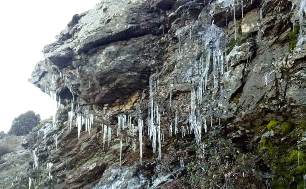 Stalattiti di ghiaccio in provincia di Nuoro (Foto di Chicco Floris)