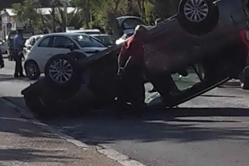 L'incidente nella foto inviata dal nostro lettore Marco Sechi