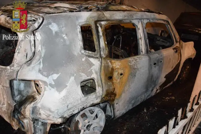 La macchina del presidente del Pescara calcio bruciata