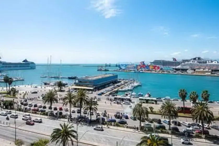 Il porto di Cagliari (archivio L'Unione Sarda)