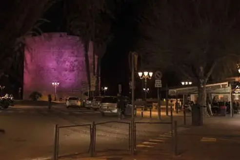 La Torre di Sulis (Alghero) illuminata di rosa