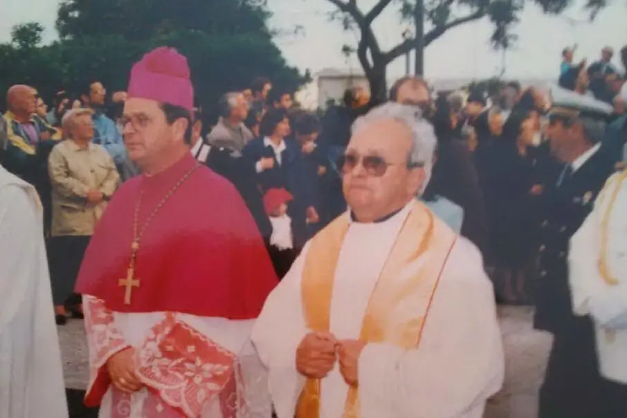Don Valdes con monsignor Miglio