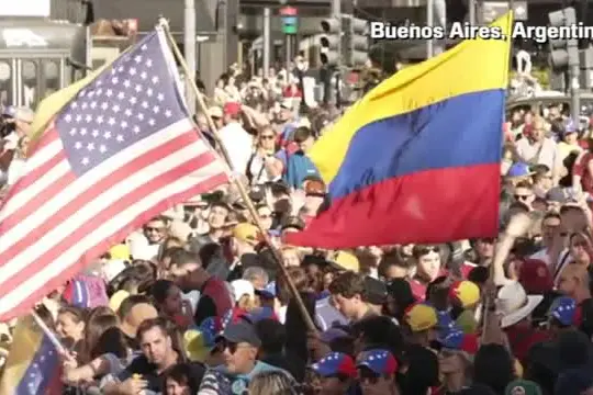I venezuelani nel mondo che festeggiano la caduta di Maduro