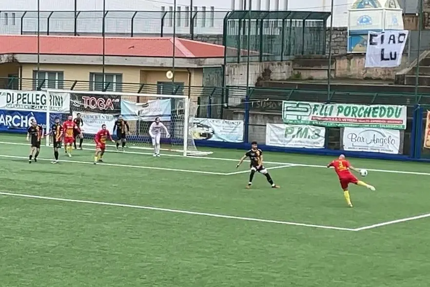 Un azione dell'esperto " tuttocampista", del Calangianus, Luca La Rosa. (foto G.Pischedda).
