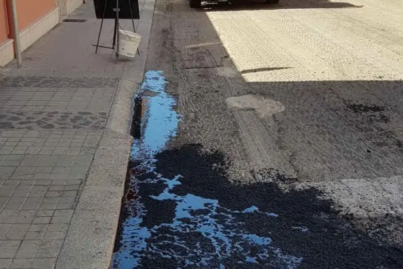 I lavori in corso con l'evidente perdita d'acqua