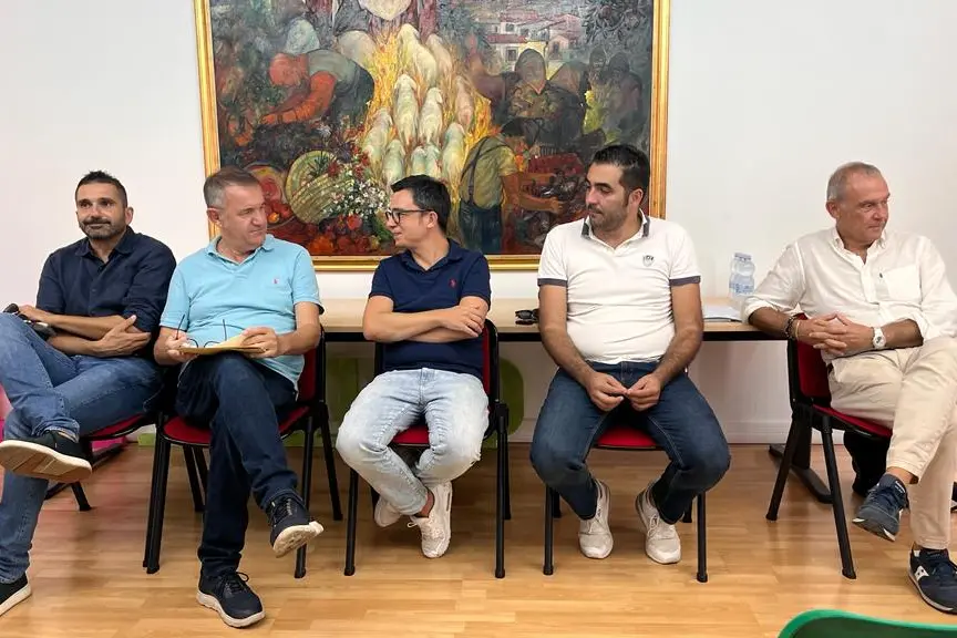 Un momento dell'incontro fra centrosinistra e M5s