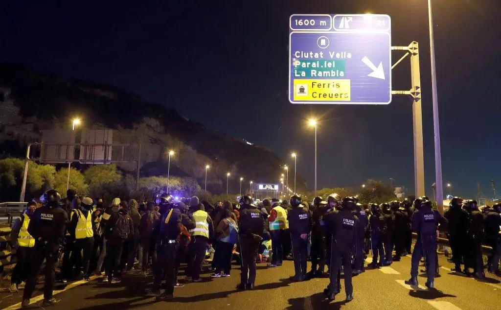 Ampio spiegamento di forze dell'ordine