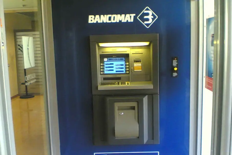 Uno sportello bancomat (Archivio L'Unione Sarda)