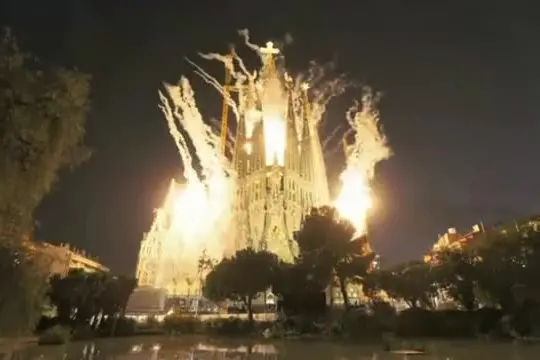 Il Papa ha inaugurato la torre più alta della Sagrada Familia a Barcellona