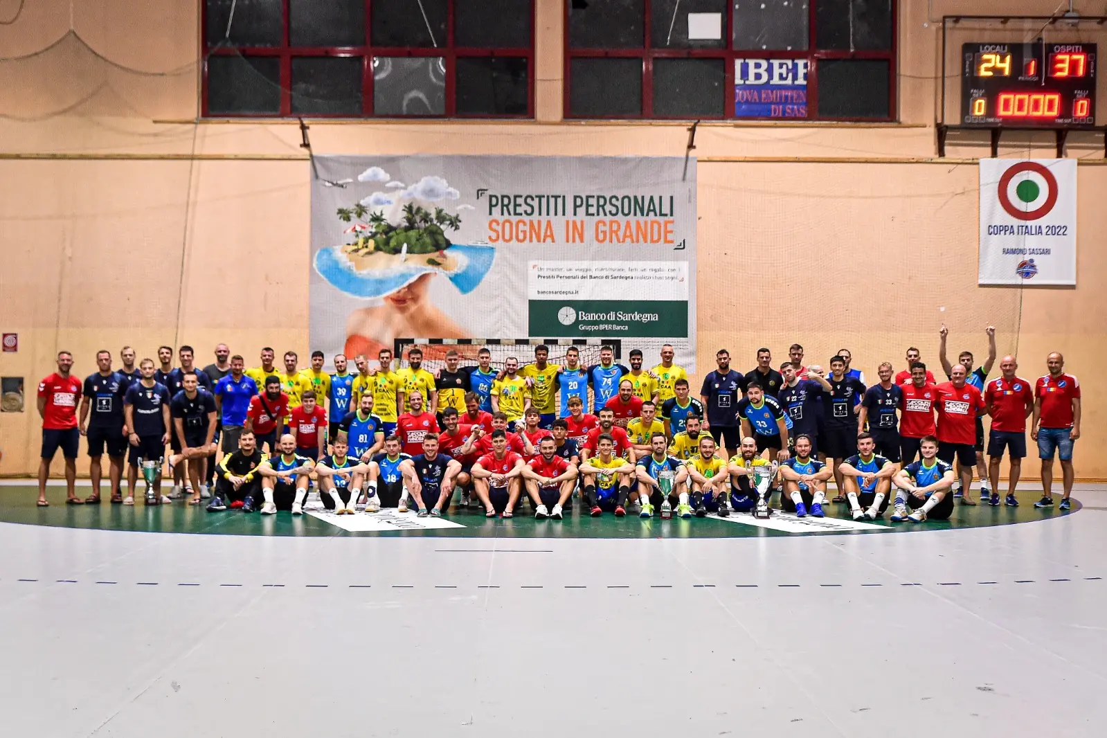 Le squadre in gara alla Handball Cup - Banco di Sardegna (foto Raimond Sassari)