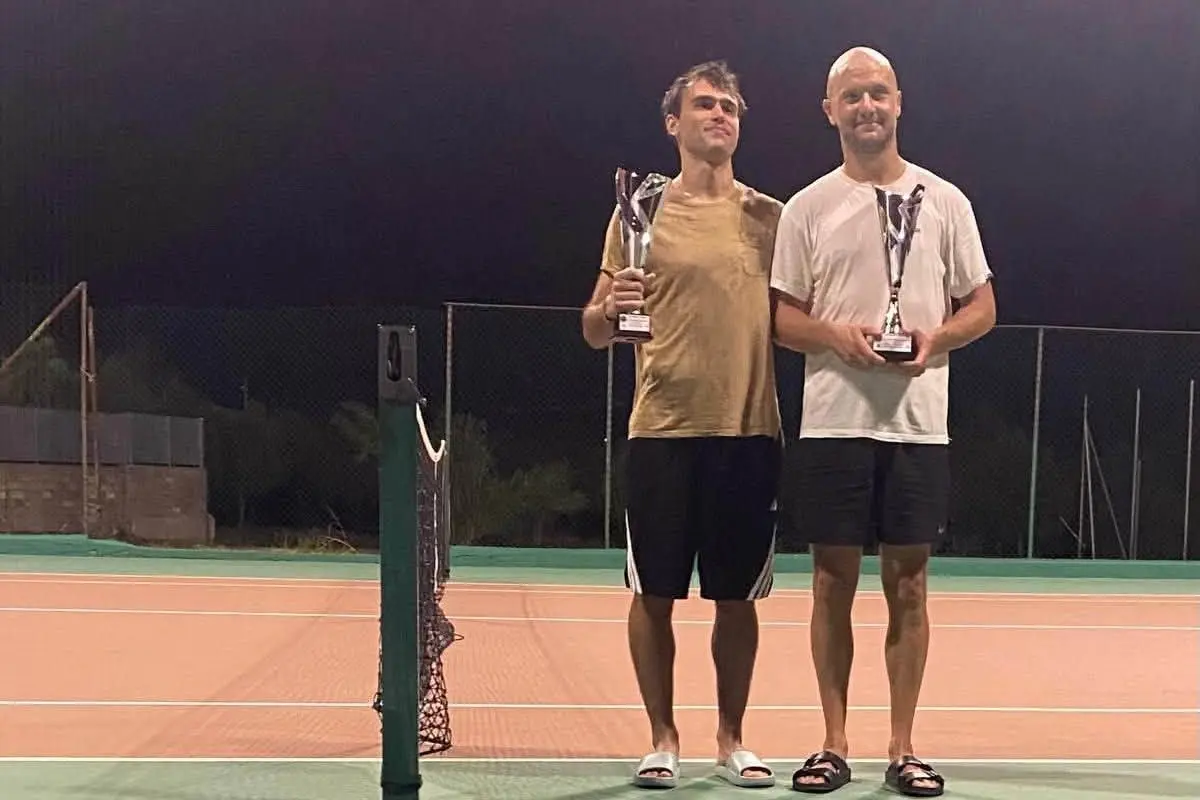 Premiazione per il finalista Pietro Vatieri e il vincitore Sergej Gouralnik (foto concessa)