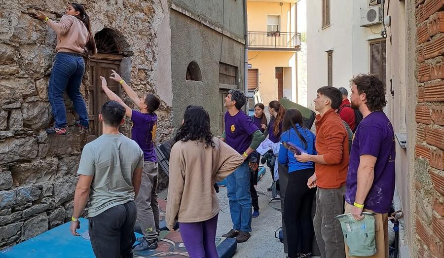 Street boulder, case da scalare a mani nude