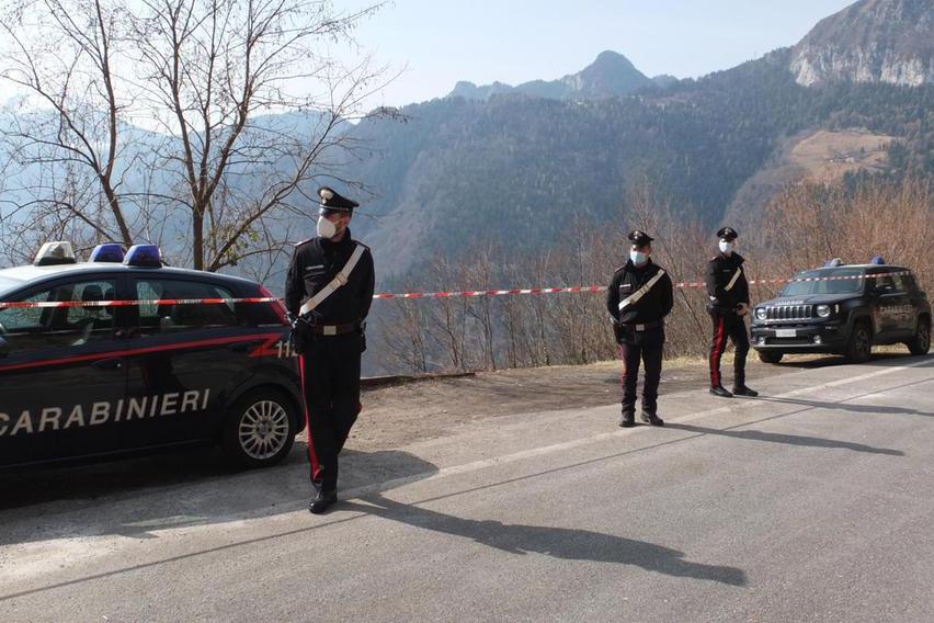 I carabinieri sul luogo del ritrovamento (Ansa - Venezia)