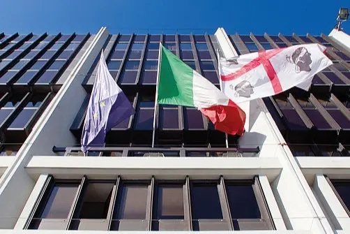 A PALAZZO CONSIGLIO REGIONALE ESTERNO FOTO MAX SOLINAS X