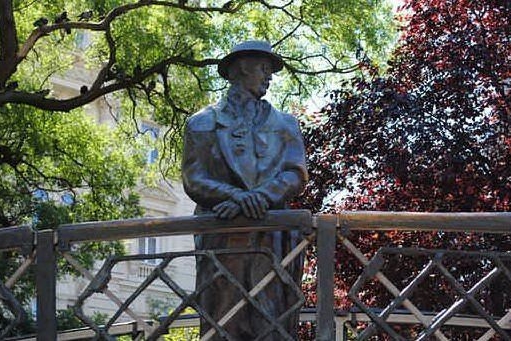 La statua di Imre Nagy