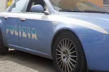 Un'auto della polizia