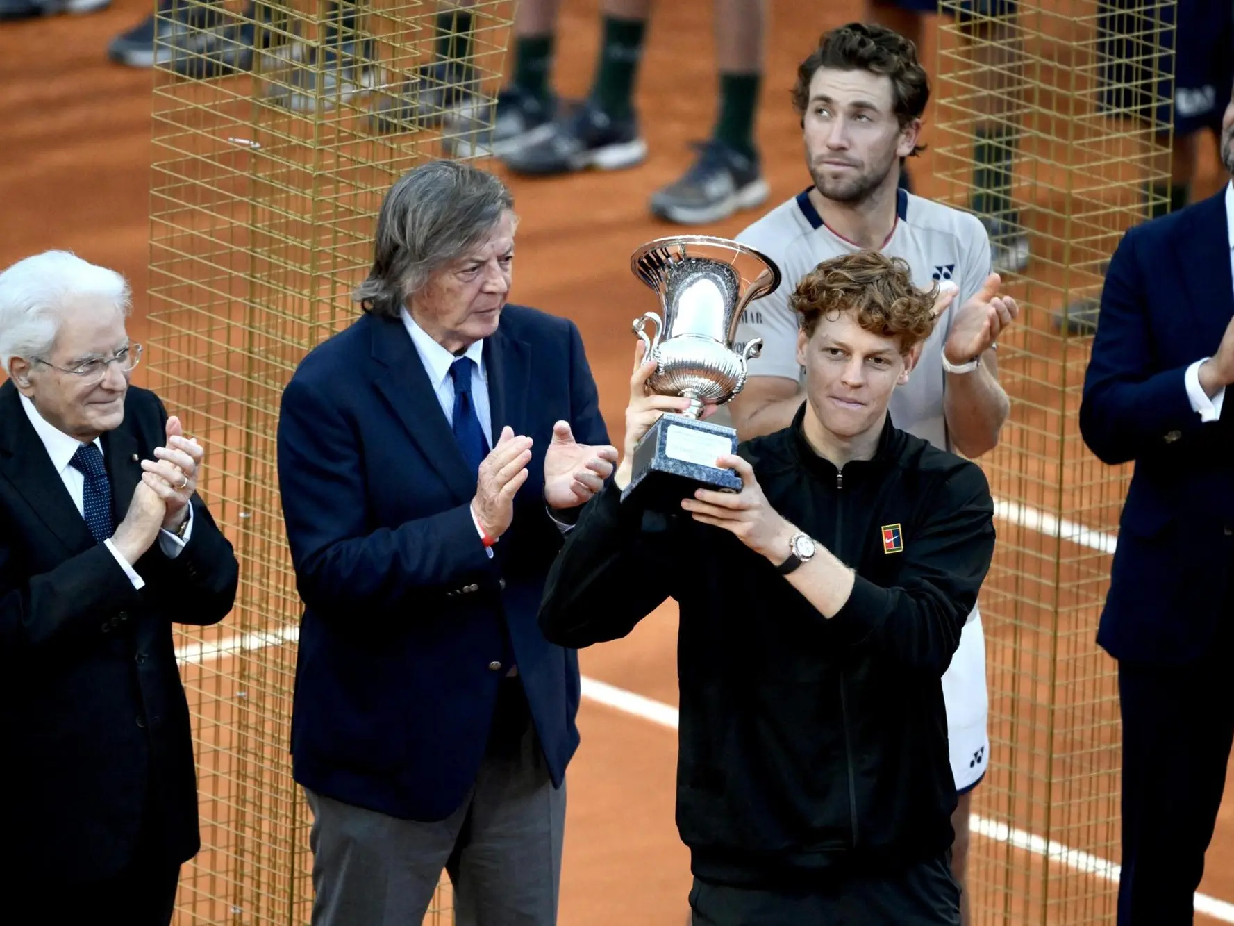 Jannik Sinner of Italy celebrates after winning his men's final match against Casper Ruud of Norway (not pictured) at the Italian Open tennis tournament in Rome, Italy, 17 May 2026. ANSA/ALESSANDRO DI MEO
