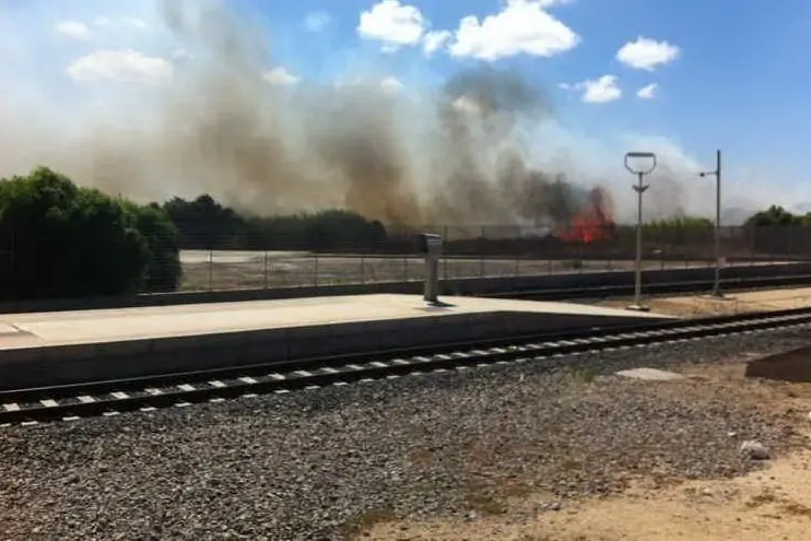 Le fiamme si sono avvicinate alla stazione