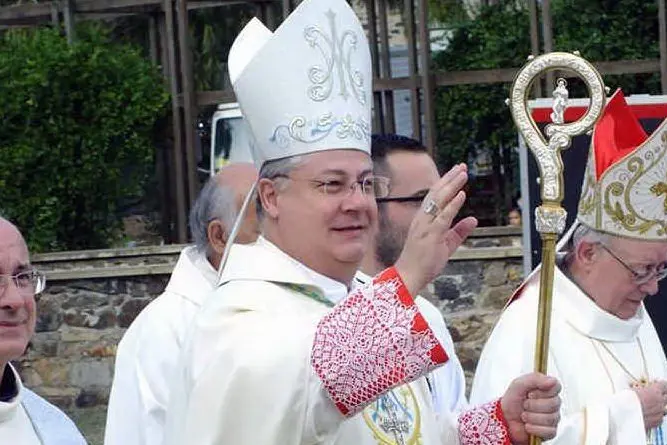 L'arcivescovo, padre Roberto Carboni (foto Antonio Pintori)