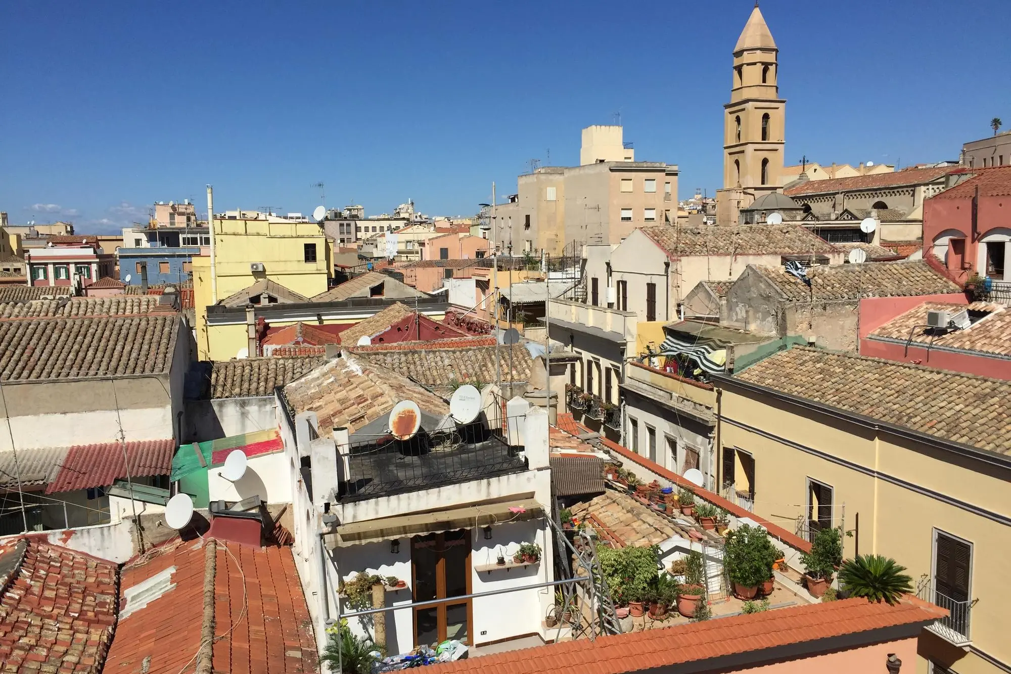 Una veduta della Marina dall'alto (L'Unione Sarda)