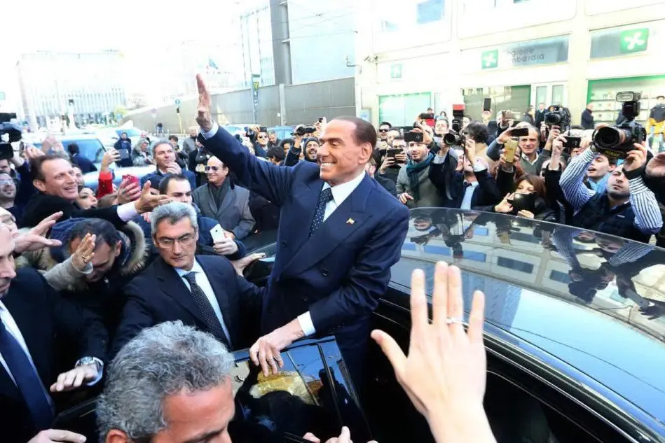 Silvio Berlusconi all'uscita dall'ultima convention di Forza Italia