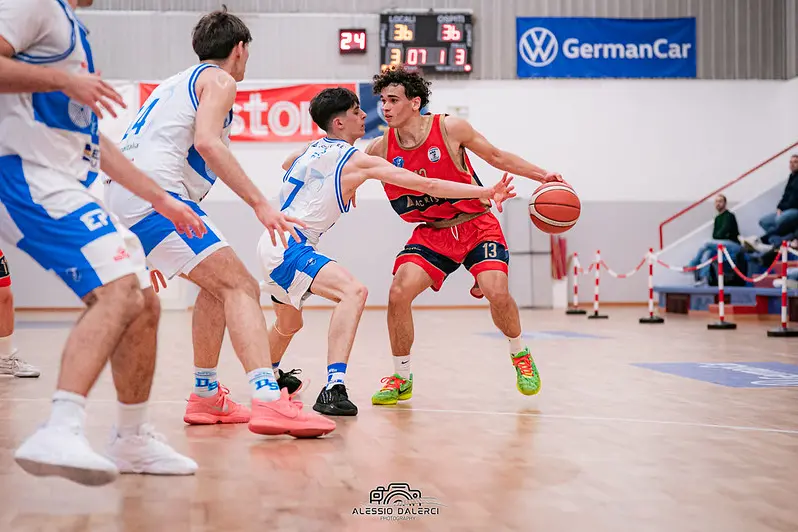 Una fase del derby tra Torres e Dinamo Academy (foto Dalerci)