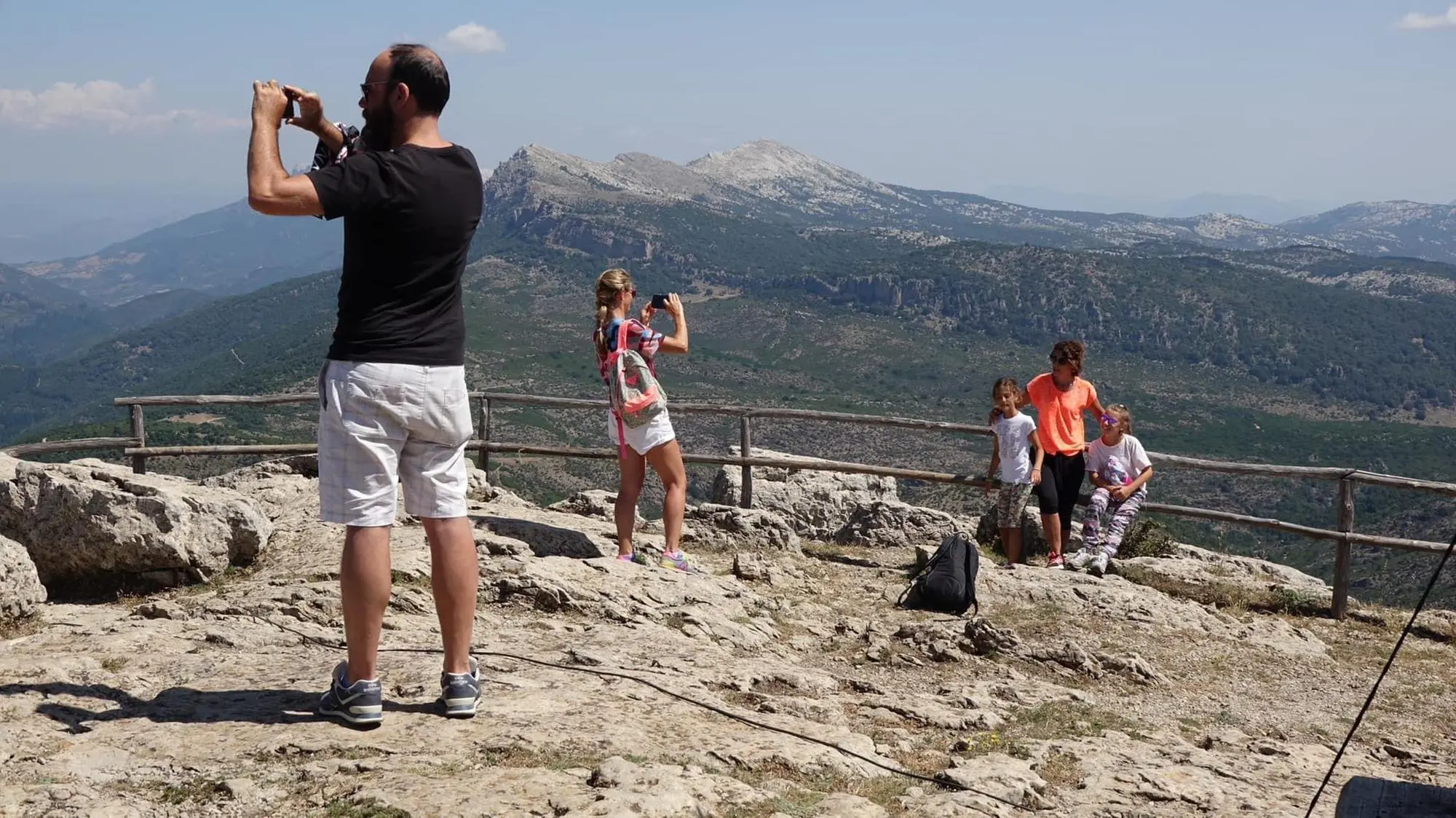 Turisti nel Supramonte (Foto Gianfranco Locci)