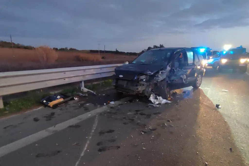 Una delle auto coinvolte nell'ultimo incidente (Foto Andrea Serreli)