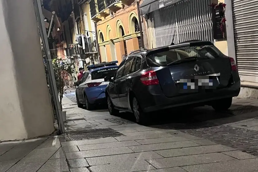 L'intervento della polizia in via Napoli