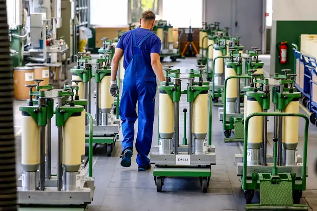 Un'industria, foto simbolo (Ansa)