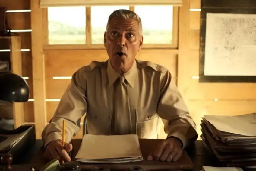 George Clooney nella nuova serie (foto da frame tv)