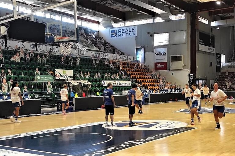 La Dinamo femminile si allena al PalaSerradimigni (foto L'Unione Sarda-Marras)