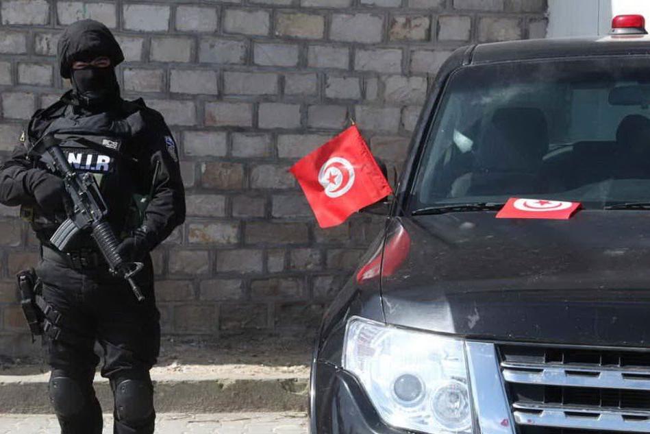 Tunisia, attentato al confine con l'Algeria: 8 morti