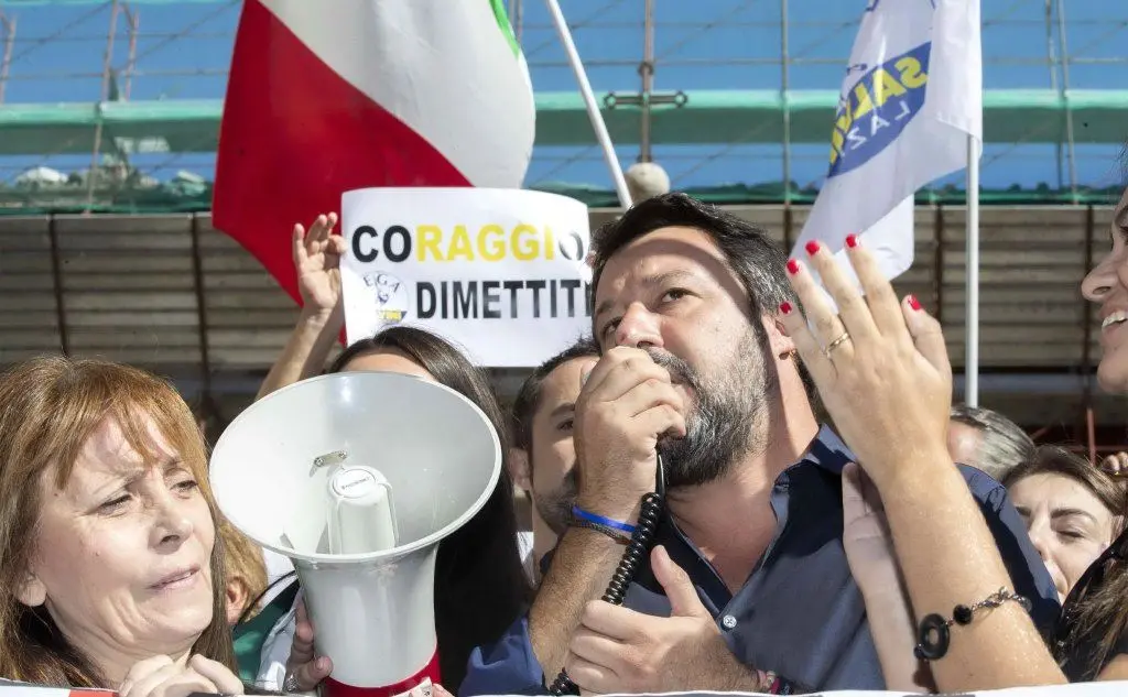 Matteo Salvini in piazza (Ansa)